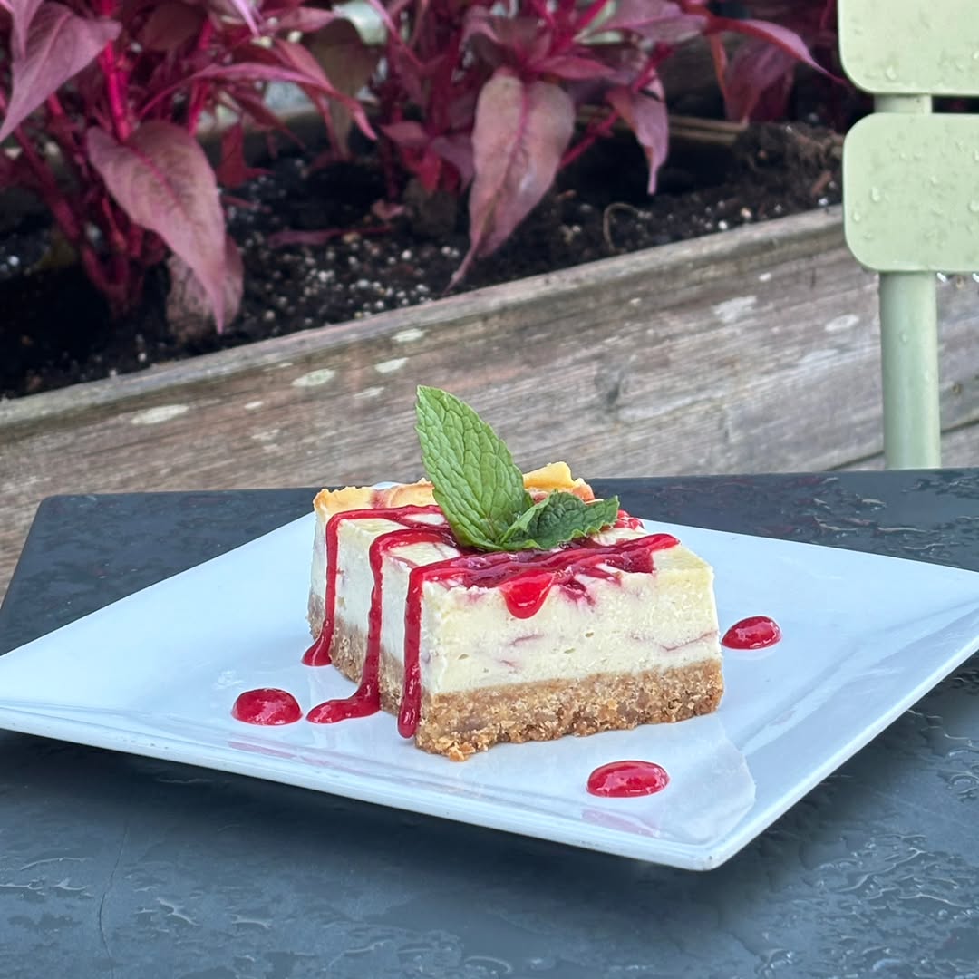 Raspberry cheesecake swirl bar